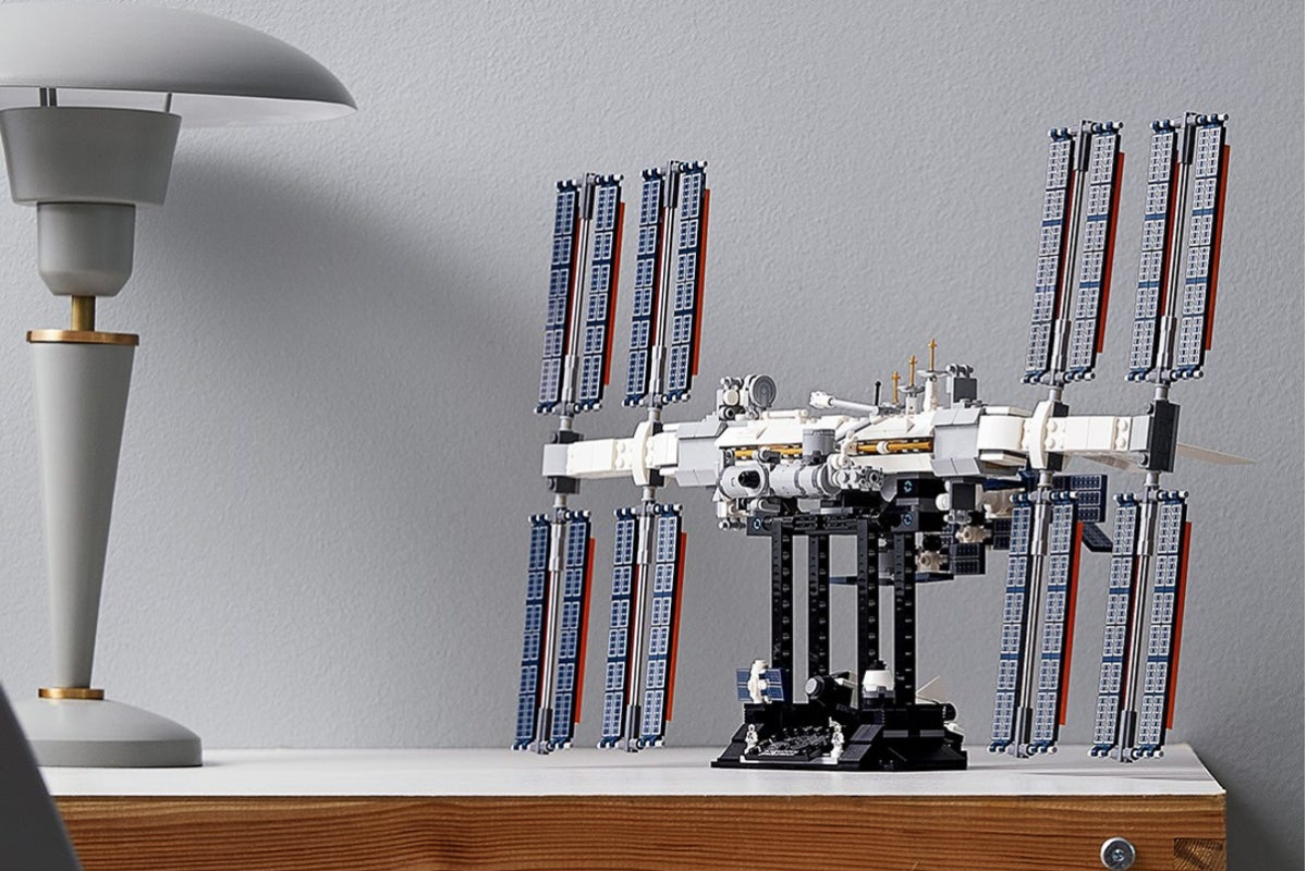Lego space station set hotsell